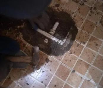 青山湖卫生间漏水维修公司为您分享下卫生间渗水如何处理及注意事项