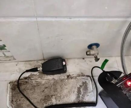 青山湖屋顶漏水维修公司分享下卫生间漏水的危害及解决方法